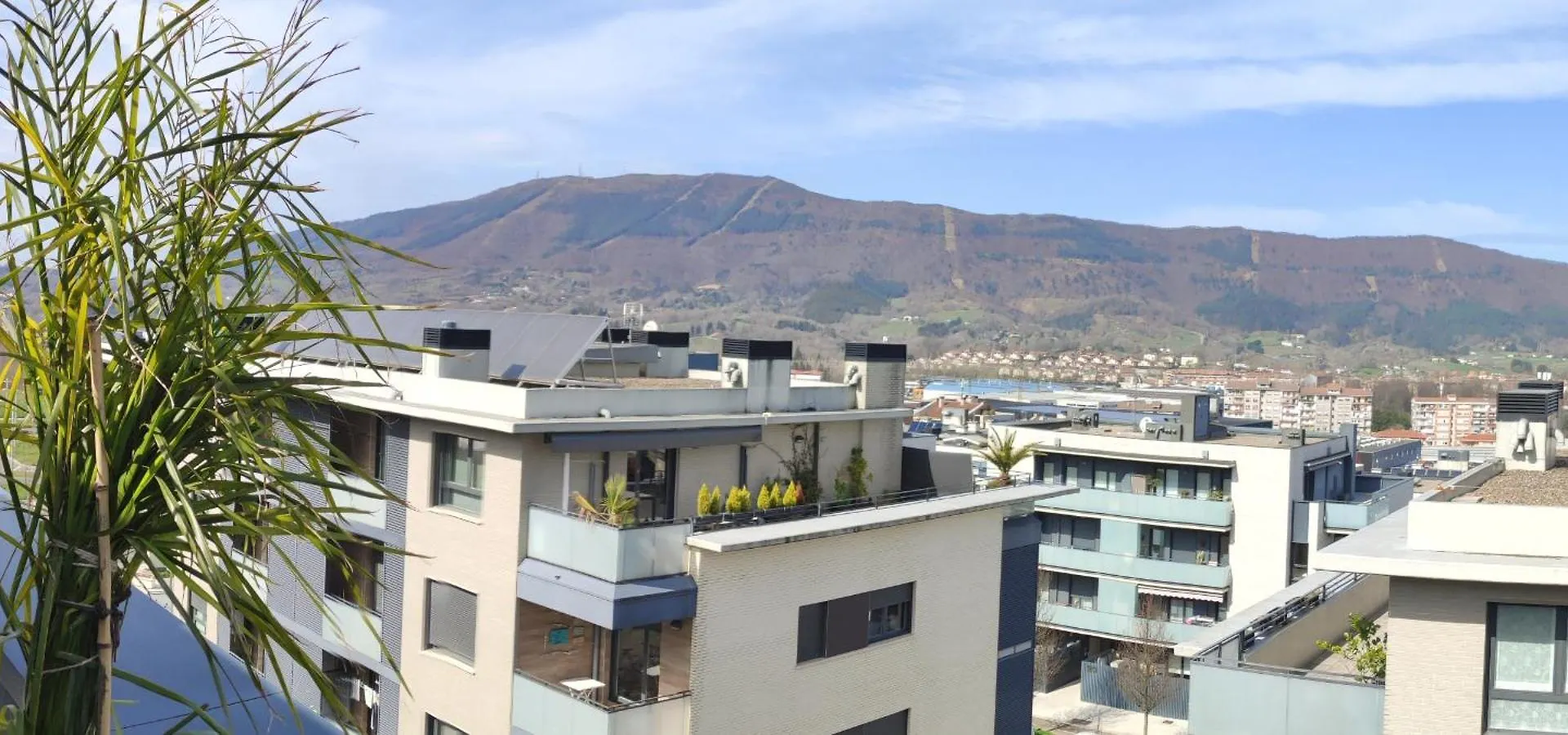 Pequena Habitacion Con Vistas イルン 0*,