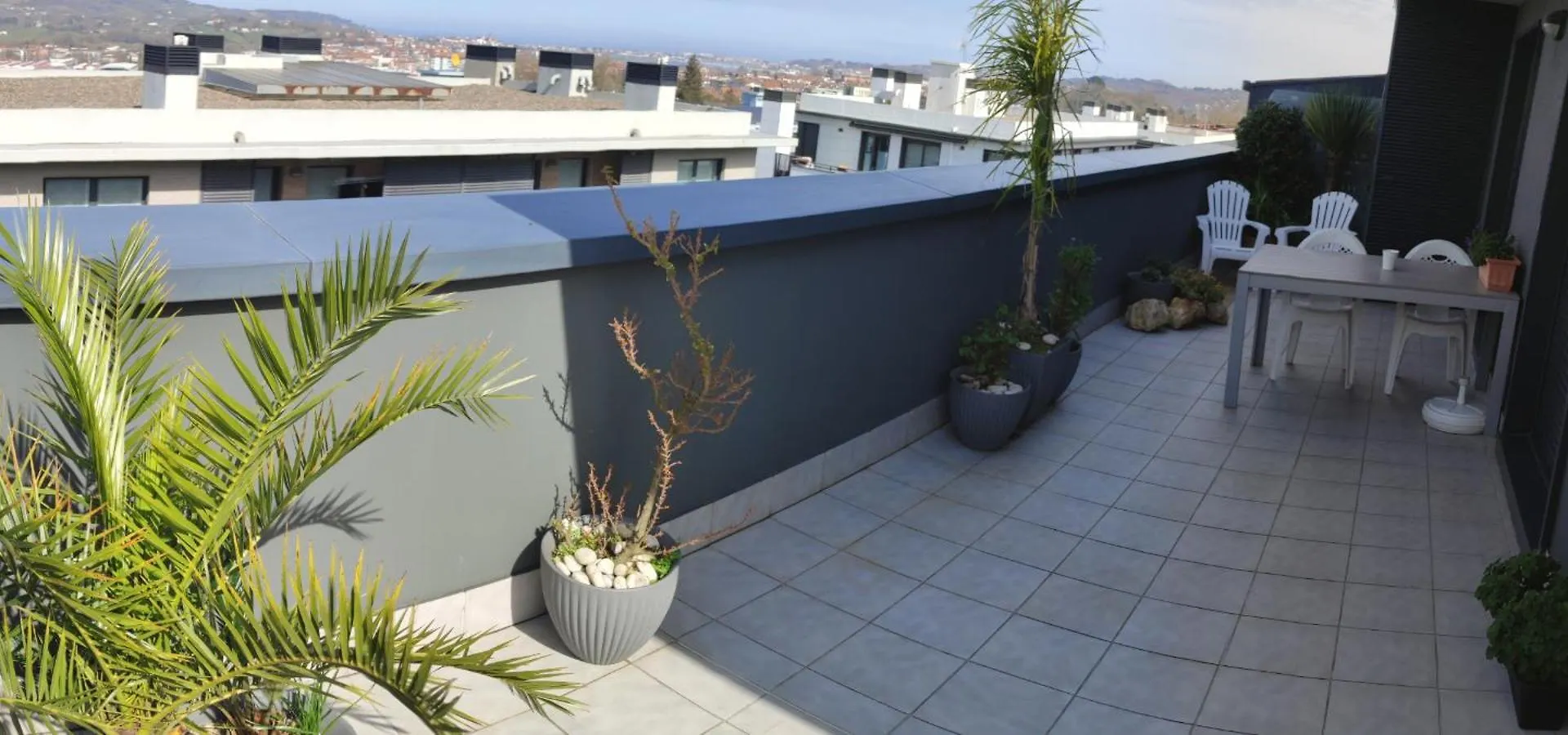 Pequena Habitacion Con Vistas イルン