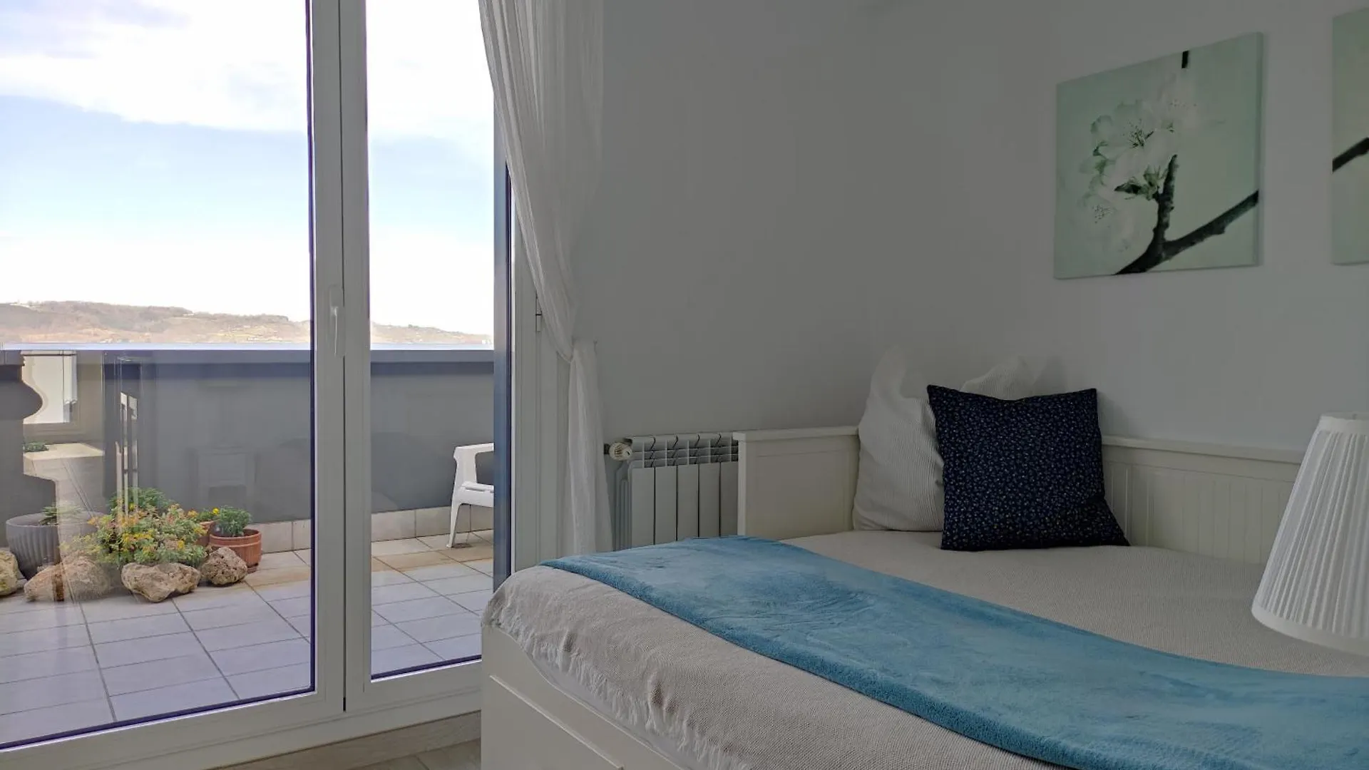 ホームステイ Pequena Habitacion Con Vistas イルン